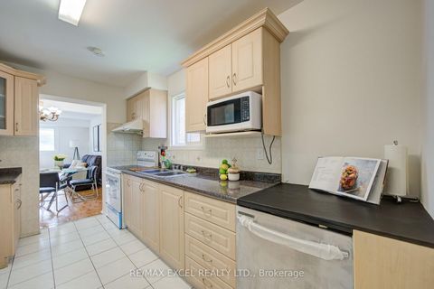 Photo 4 at 142 Shady Hollow Drive, Milliken, Toronto