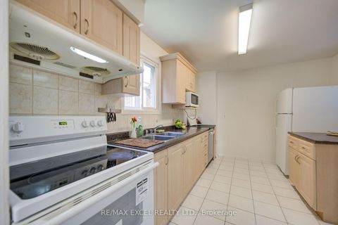 Photo 6 at 142 Shady Hollow Drive, Milliken, Toronto