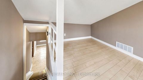 Photo 13 at 956 Lake Drive E, Sutton & Jackson's Point, Georgina
