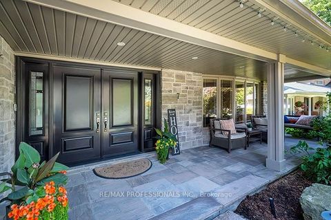 Photo 4 at 7 Treeline Court, Markland Wood, Toronto