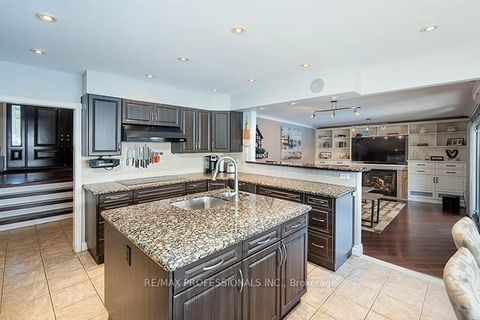 Photo 9 at 7 Treeline Court, Markland Wood, Toronto