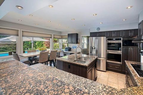 Photo 10 at 7 Treeline Court, Markland Wood, Toronto