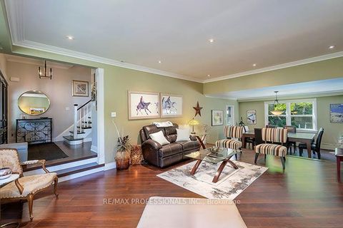 Photo 14 at 7 Treeline Court, Markland Wood, Toronto