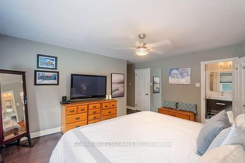 Photo 20 at 7 Treeline Court, Markland Wood, Toronto
