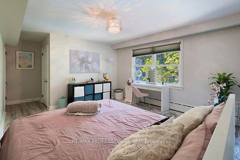 Photo 23 at 7 Treeline Court, Markland Wood, Toronto