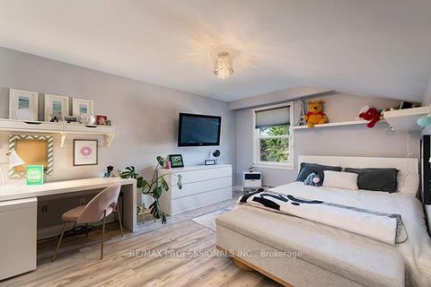 Photo 24 at 7 Treeline Court, Markland Wood, Toronto