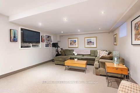 Photo 31 at 7 Treeline Court, Markland Wood, Toronto