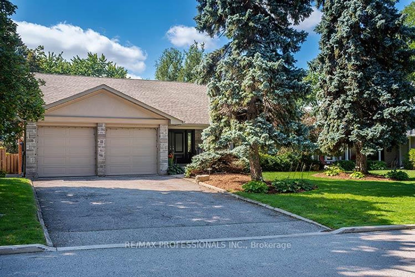 7 Treeline Court, Markland Wood, Toronto 