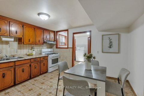 Photo 33 at 214 Markham Street, Bellwoods, Toronto