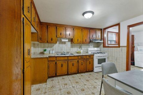 Photo 34 at 214 Markham Street, Bellwoods, Toronto