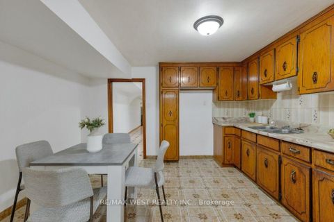 Photo 35 at 214 Markham Street, Bellwoods, Toronto