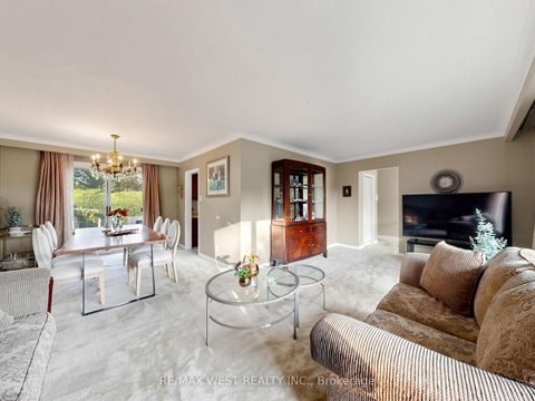 Photo 3 at 941 Willowdale Avenue, Newtonbrook East, Toronto