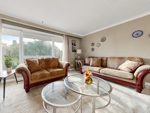 Photo 4 at 941 Willowdale Avenue, Newtonbrook East, Toronto