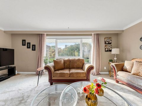 Photo 6 at 941 Willowdale Avenue, Newtonbrook East, Toronto