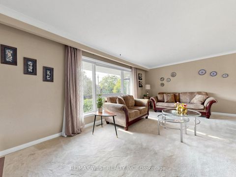 Photo 7 at 941 Willowdale Avenue, Newtonbrook East, Toronto