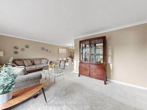Photo 8 at 941 Willowdale Avenue, Newtonbrook East, Toronto