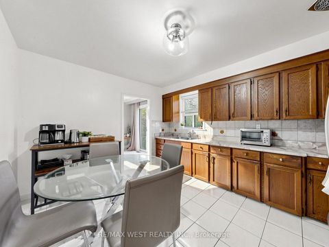 Photo 11 at 941 Willowdale Avenue, Newtonbrook East, Toronto