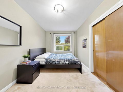 Photo 16 at 941 Willowdale Avenue, Newtonbrook East, Toronto