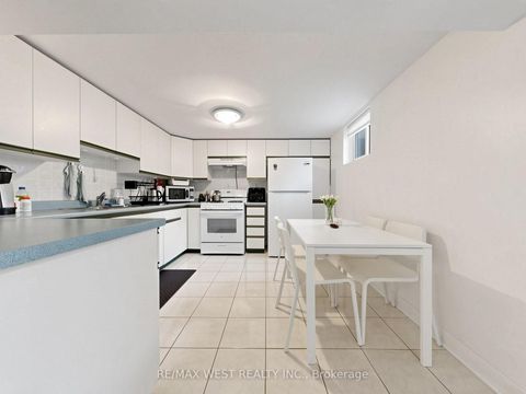 Photo 31 at 941 Willowdale Avenue, Newtonbrook East, Toronto