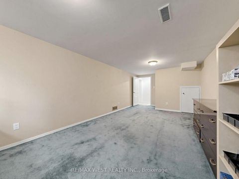 Photo 36 at 941 Willowdale Avenue, Newtonbrook East, Toronto