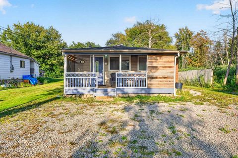 Photo 1 at 815 Lagoon Drive, Historic Lakeshore Communities, Georgina