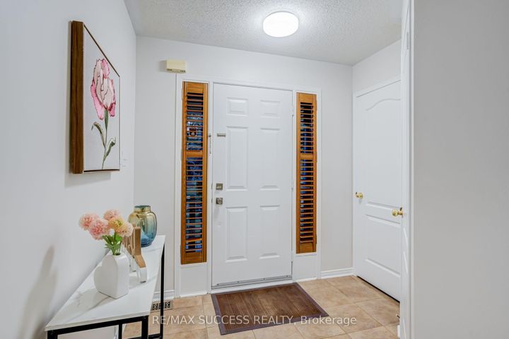 Photo 2 at 54 Ferncroft Place, Fletcher's Meadow, Brampton