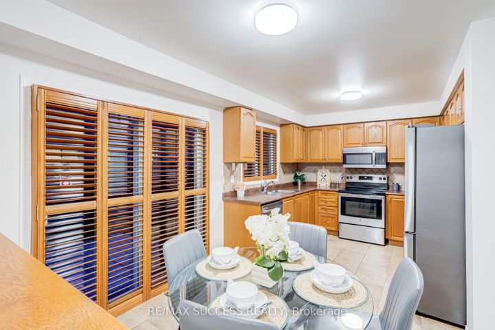 Photo 10 at 54 Ferncroft Place, Fletcher's Meadow, Brampton