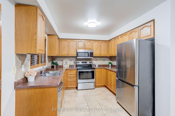 Photo 13 at 54 Ferncroft Place, Fletcher's Meadow, Brampton
