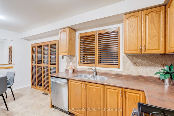 Photo 14 at 54 Ferncroft Place, Fletcher's Meadow, Brampton