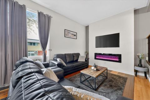 Photo 12 at 70 - 38 John Cabot Way, Jane Heights, Toronto