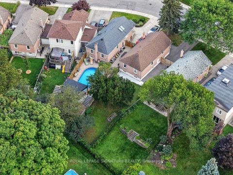 Photo 2 at 24 Glenshaw Crescent, Parkview, Toronto