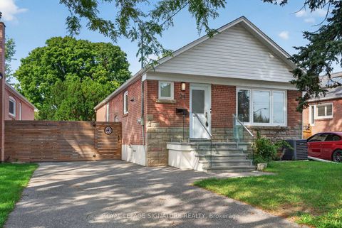 Photo 3 at 24 Glenshaw Crescent, Parkview, Toronto