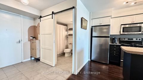 Photo 6 at 656 - 209 Fort York Boulevard S, Niagara, Toronto