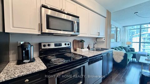 Photo 7 at 656 - 209 Fort York Boulevard S, Niagara, Toronto