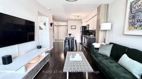 Photo 10 at 656 - 209 Fort York Boulevard S, Niagara, Toronto