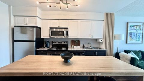 Photo 11 at 656 - 209 Fort York Boulevard S, Niagara, Toronto