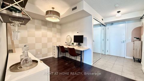 Photo 12 at 656 - 209 Fort York Boulevard S, Niagara, Toronto