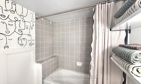 Photo 19 at 656 - 209 Fort York Boulevard S, Niagara, Toronto