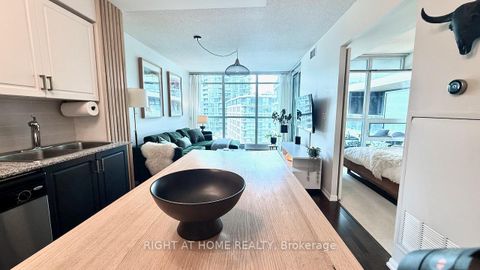Photo 29 at 656 - 209 Fort York Boulevard S, Niagara, Toronto