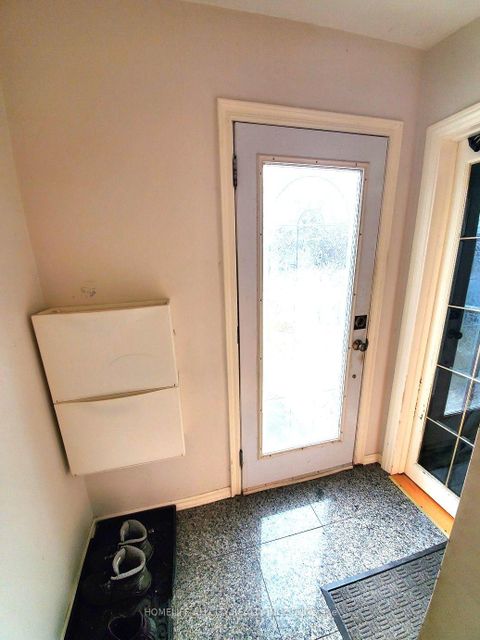 Photo 2 at 4 Bevdale Road N, Willowdale West, Toronto