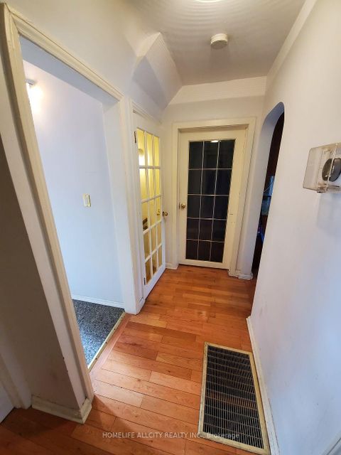 Photo 3 at 4 Bevdale Road N, Willowdale West, Toronto