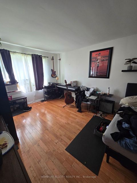 Photo 5 at 4 Bevdale Road N, Willowdale West, Toronto