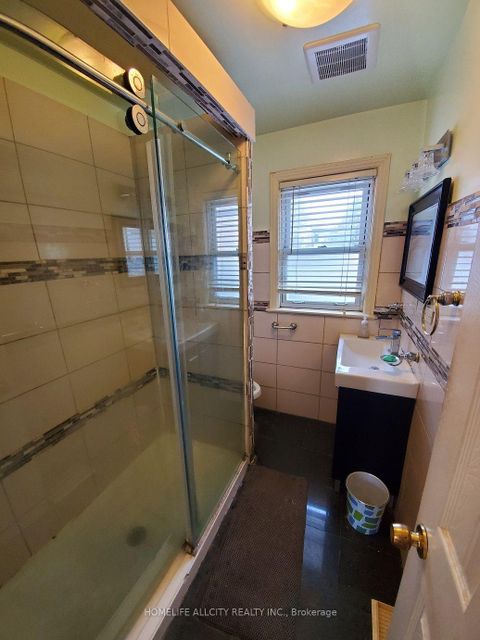 Photo 8 at 4 Bevdale Road N, Willowdale West, Toronto
