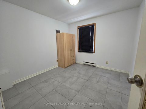 Photo 13 at 4 Bevdale Road N, Willowdale West, Toronto