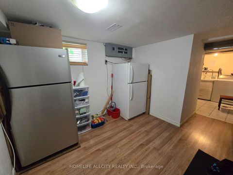 Photo 15 at 4 Bevdale Road N, Willowdale West, Toronto