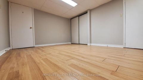 Photo 17 at 4 Bevdale Road N, Willowdale West, Toronto