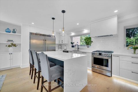 Photo 10 at 4 Winston Grove, Queensway, Toronto
