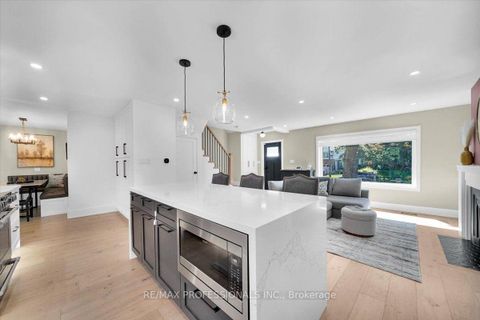Photo 12 at 4 Winston Grove, Queensway, Toronto