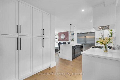 Photo 13 at 4 Winston Grove, Queensway, Toronto