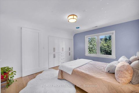 Photo 25 at 4 Winston Grove, Queensway, Toronto